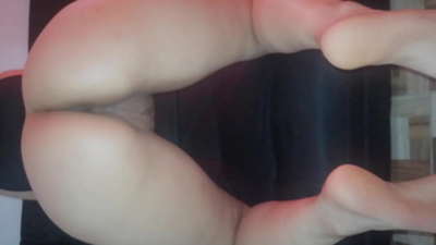 ನನ್ನ ತಾಯಿ ತನ್ನ ಪುಸಿಯನ್ನು ಕ್ರಿಸ್ಮಸ್ ಉಡುಗೊರೆಯಾಗಿ ನನಗೆ ಕೊಡುತ್ತಾಳೆ